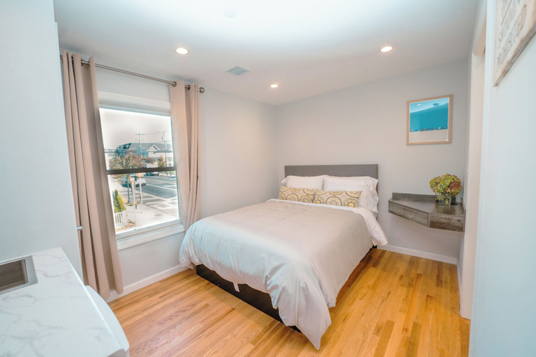 Bedroom 2, Hampton Bays Hotel on Main, Suffolk