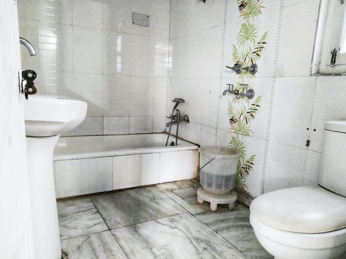 Bathroom, Gayatri Resorts, Dehradun