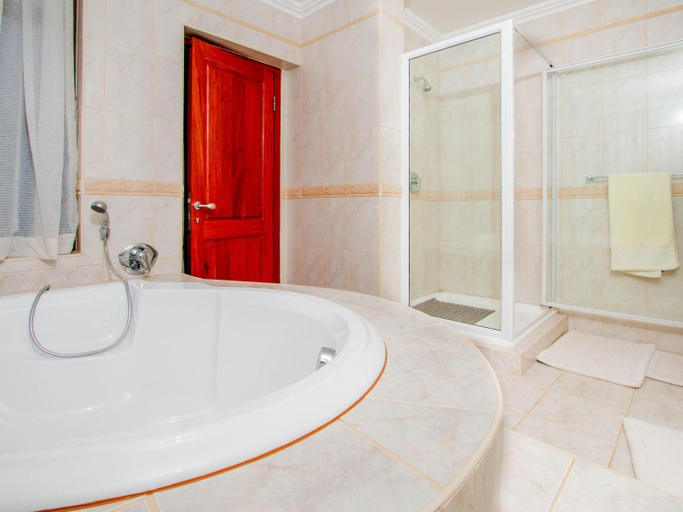 Bathroom 3, Bophirima Boutique Hotel, Bojanala