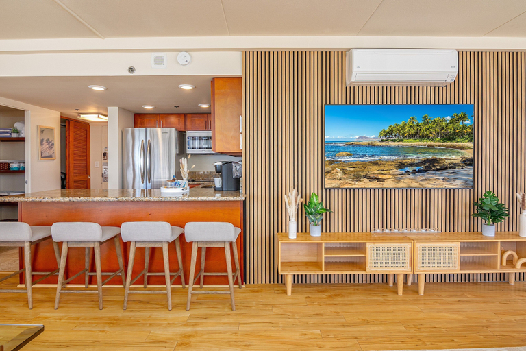 Food & Drinks 4, Ilikai Hotel Condo at Waikiki with Parking, Honolulu