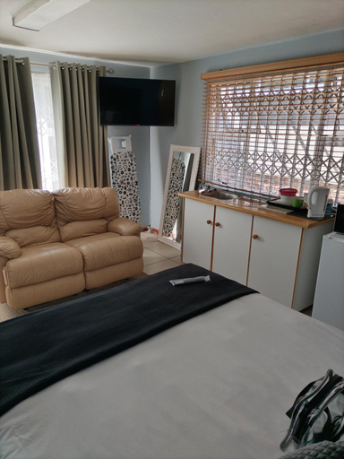 Others 4, 2 on Haig Accommodation, Selbourne, East London, Buffalo City
