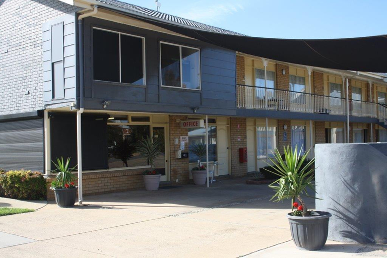 Exterior 25