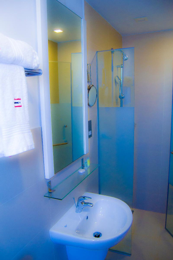 Bathroom 11