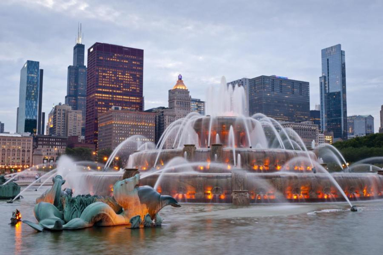 McCormick Place beautiful 3br-2b that sleeps 8 guests with Patio, skyline view, Optional Parking and, Cook