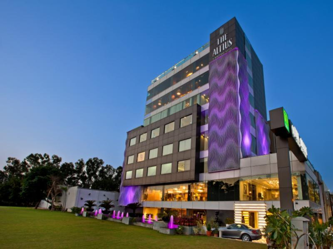Exterior 3