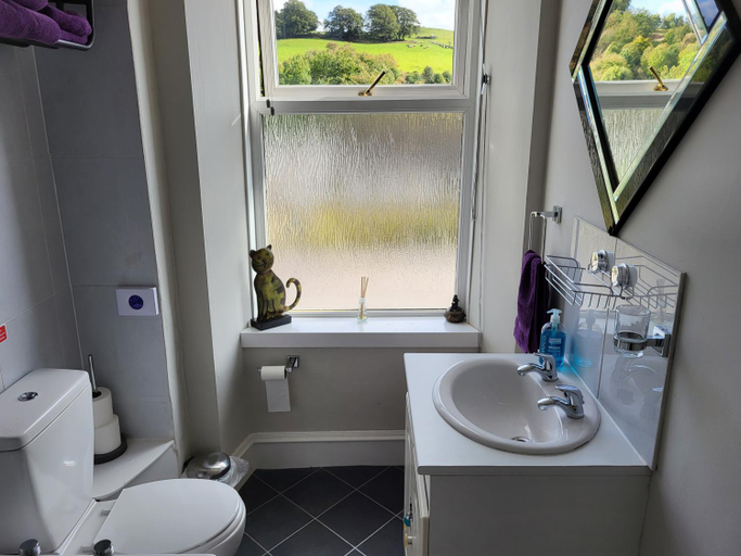 Bathroom 3, Macbeth Arms, Aberdeenshire