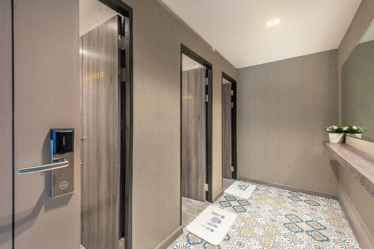 Bathroom 14