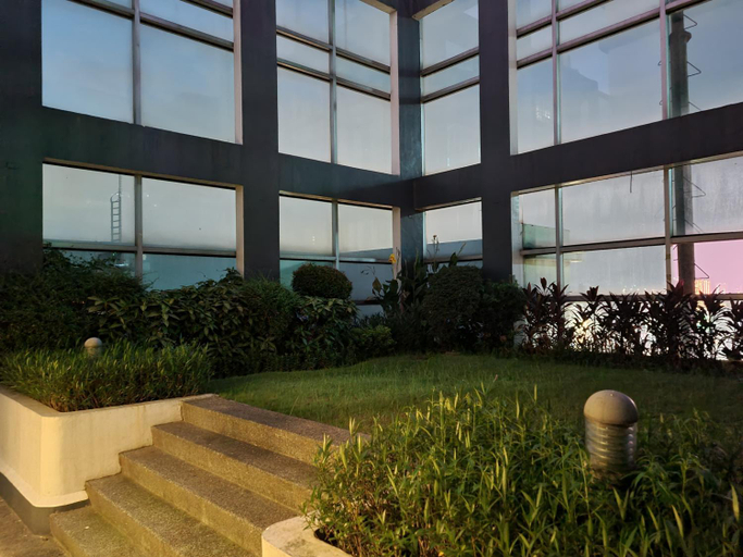 Others 3, Huge condo unit near Burgos Circle, St Lukes, Shangri-La - P Hamptons T1, Taguig