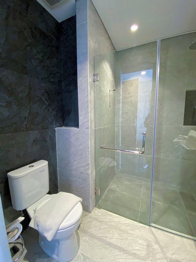 Bathroom 22