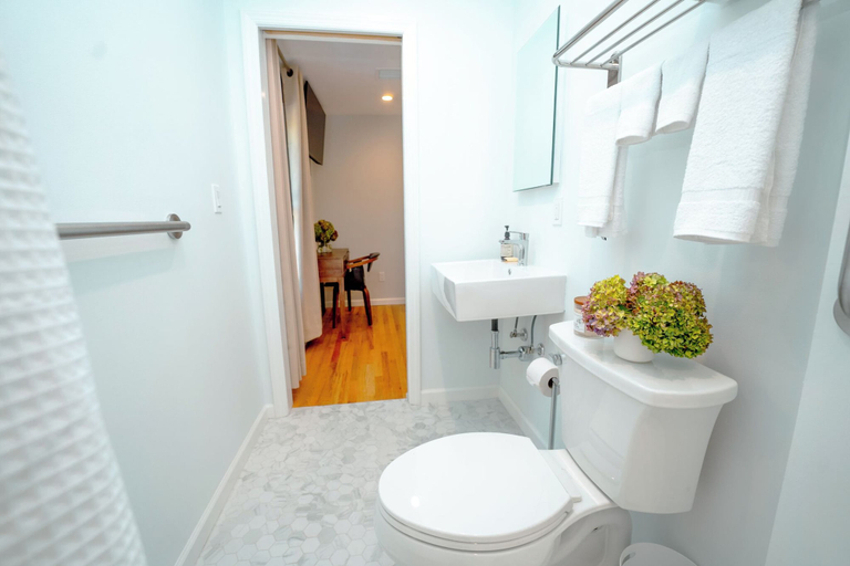Bathroom 3, Hampton Bays Hotel on Main, Suffolk