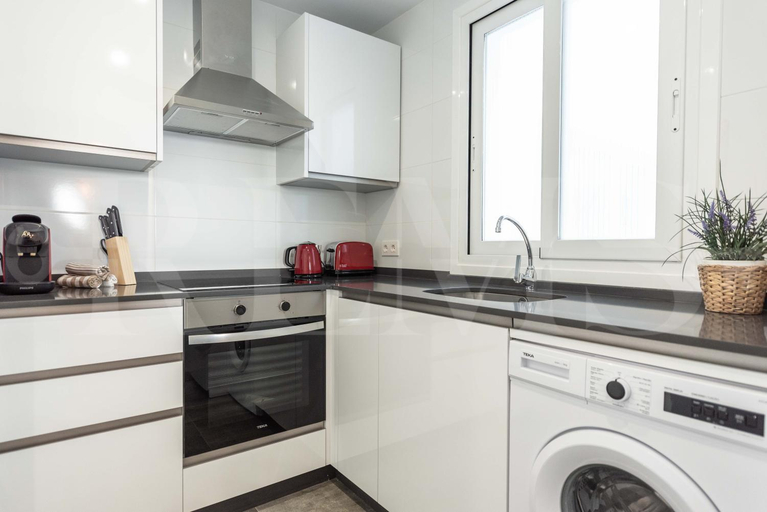 Others 4, Stylish apartments with balcony & parking near the beach by REMS, Málaga