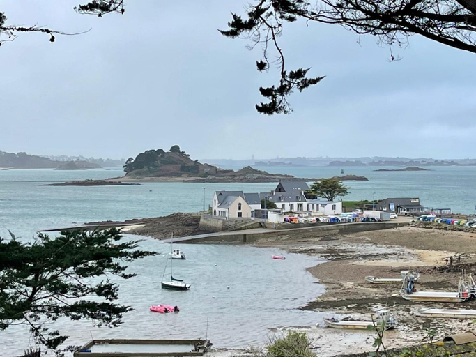 Others 5, Premium holiday home with sea view, Finistère