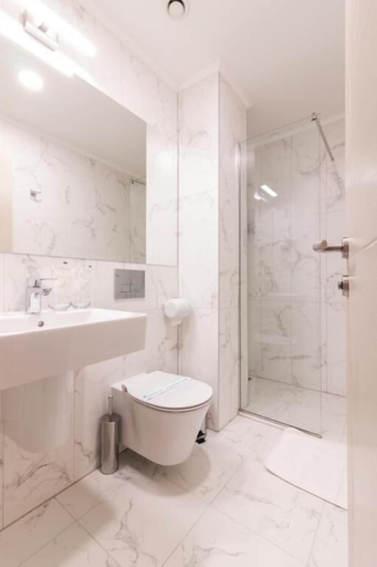 Bathroom, Sky Corner