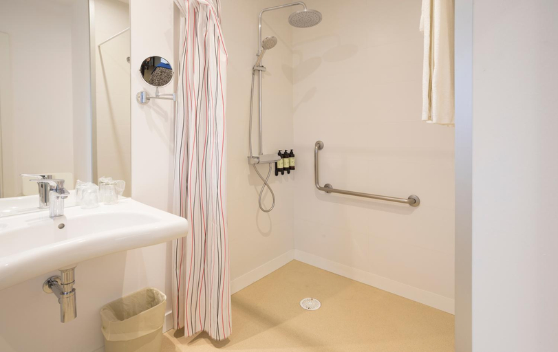 Bathroom 5, Hotel Roma, Lugo