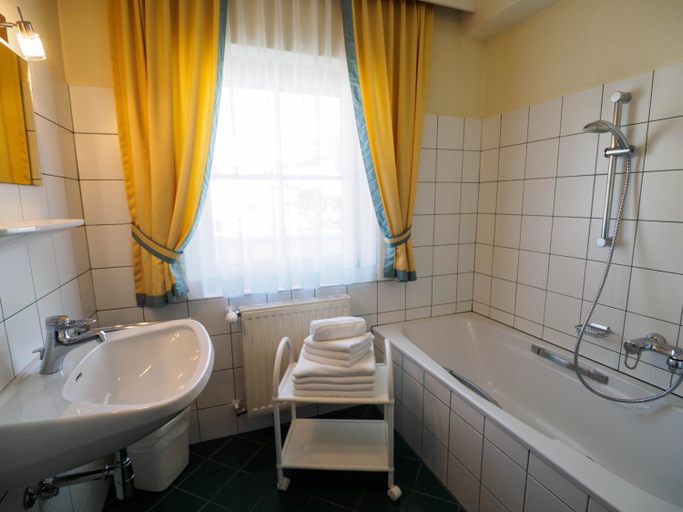 Bathroom 3, Aparthotel Alpina, Sankt Johann im Pongau