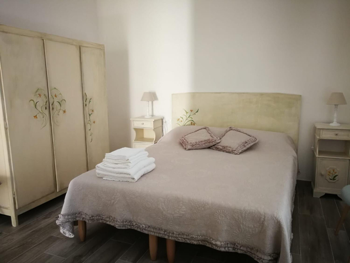 Others 4, Castelli in aria, Savona