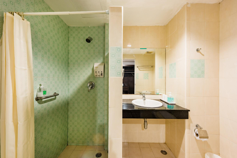 Bathroom 19