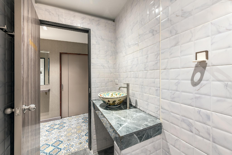 Bathroom 17