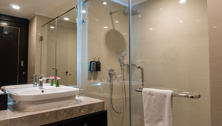 Bathroom 28