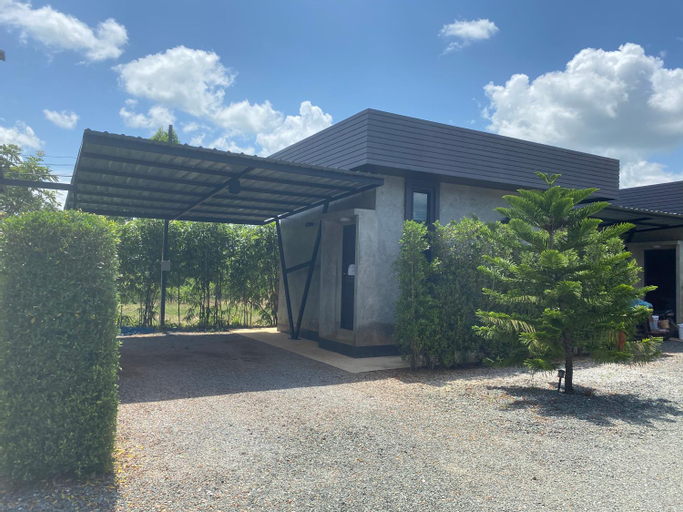 Exterior 4