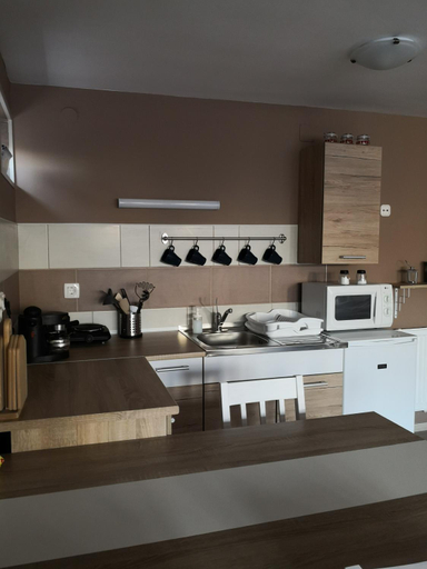 Others 4, Berc Apartman, Eger