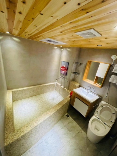 Bathroom 2, Zhiben Wu Jiari, Taitung