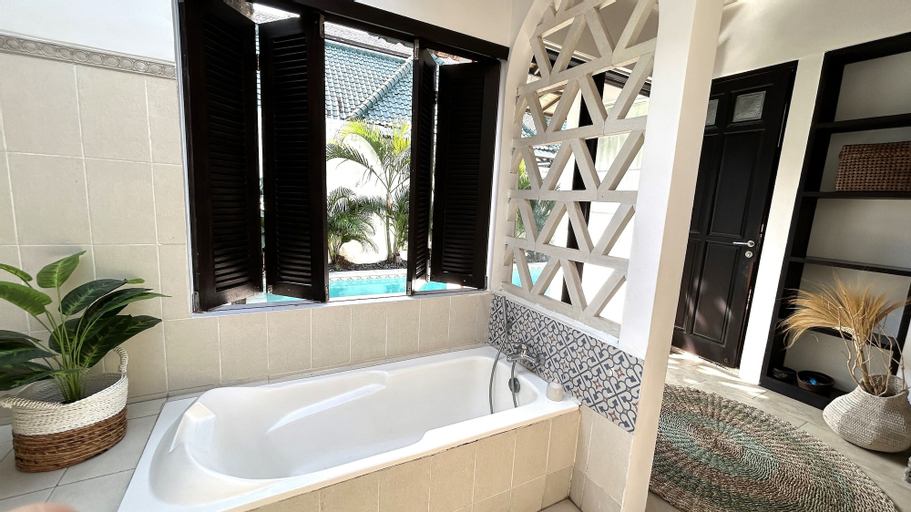Bathroom 10