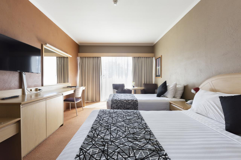Bedroom 2, Statesman Hotel, Canberra
