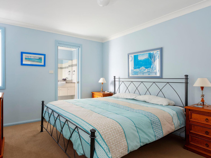 Bedroom 2, Aquarius 7 - Beach Views & Pool, Great Lakes