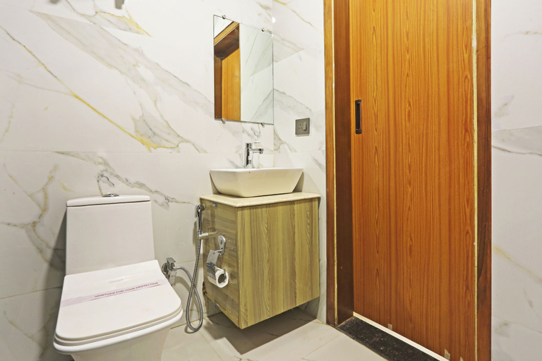 Bathroom 3, Hotel Lotus Arc, Delhi