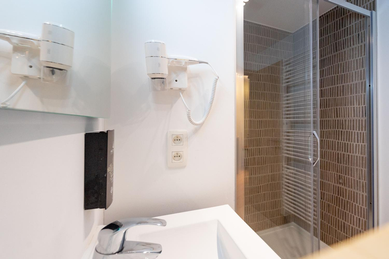 Bathroom 9