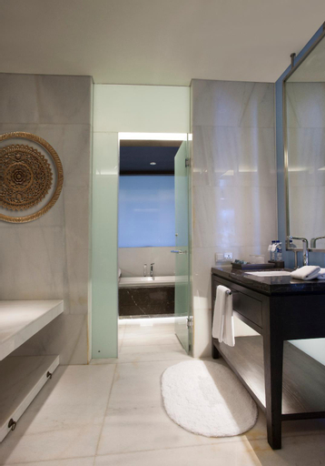 Bathroom 10