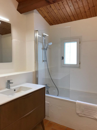 Bathroom 5, Le Parc des Mimosas, Vendée