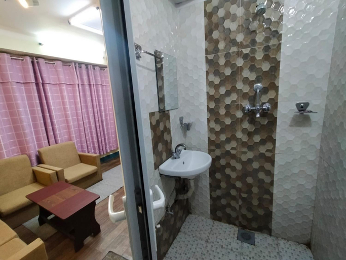 Bathroom 3, Hotel Pristine, Bagmati