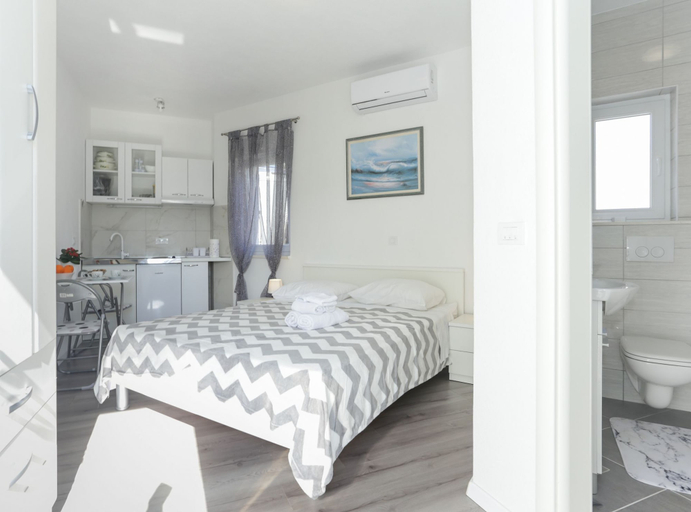 Bedroom 3, Elegant Oasis Vinisce Villa With Pool, Marina