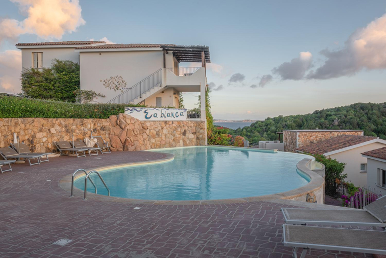 Sport & Beauty 2, Elegant Residence Ea Bianca 2 Bedroom sleeps 6 ( + extra bed available), Olbia-Tempio