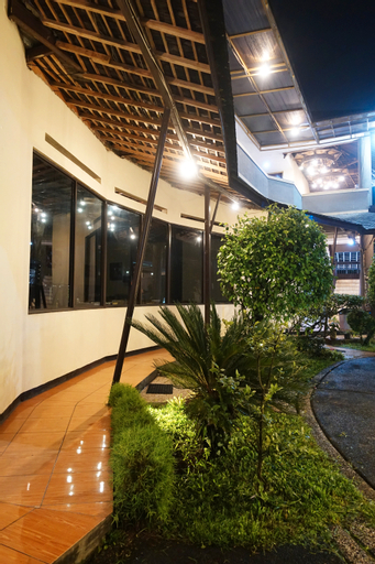 Exterior & Views 26