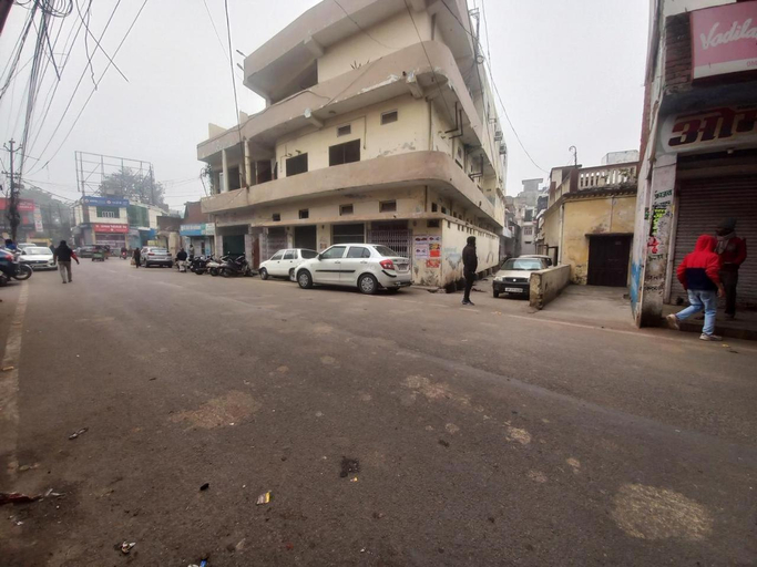Others 1, Singh Guest House, Shahjahanpur