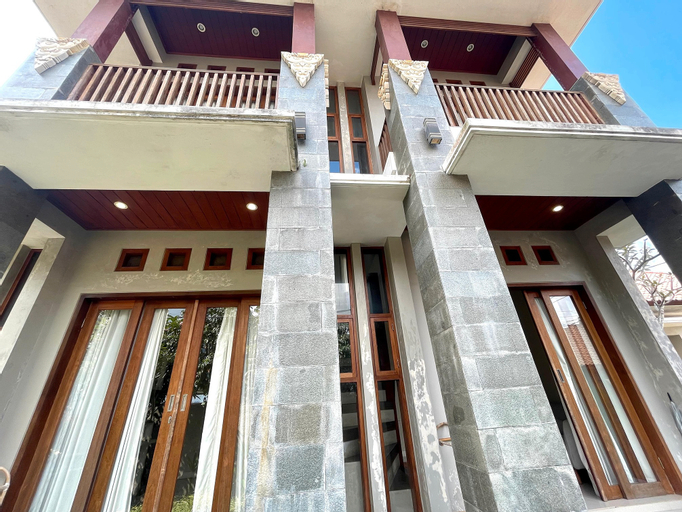 Exterior 18