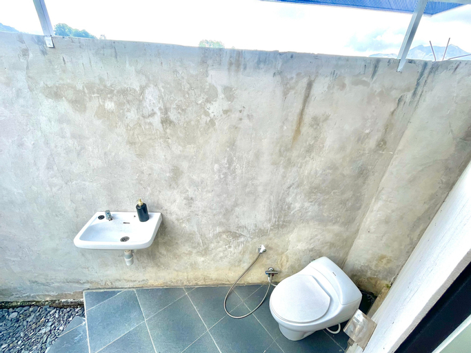 Bathroom 16