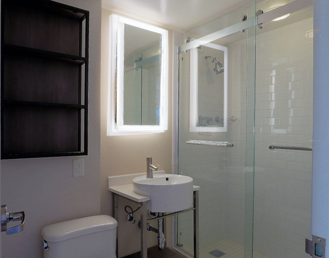 Bathroom 4, Chase at Baltimore Harbor, Baltimore