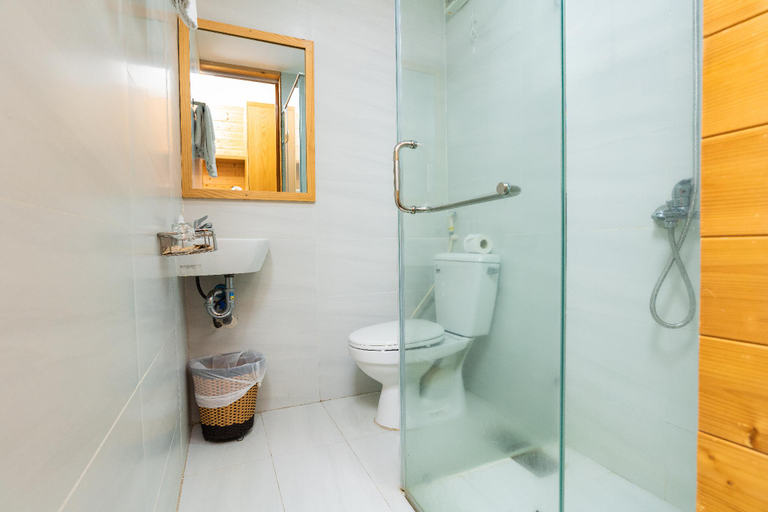 Bathroom 11