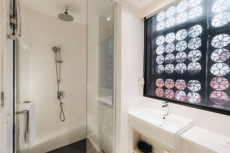 Bathroom 12