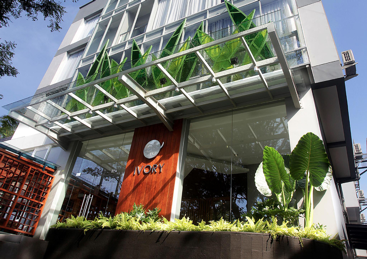 Exterior 1
