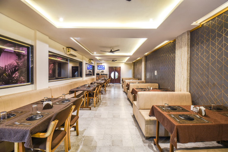 Food & Drinks 3, Fabhotel Seven Seas, Pune
