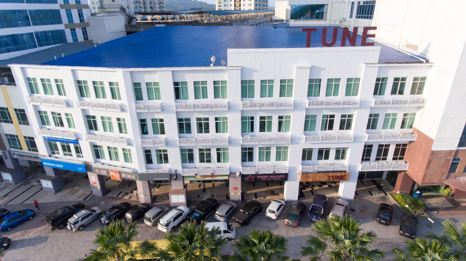 Exterior & Views