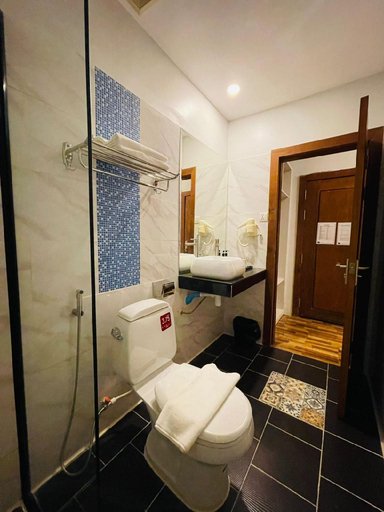 Bathroom 7