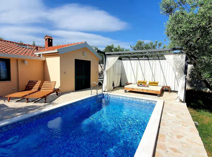 Sport & Beauty 3, Hidden Gem Holiday Home With Pool in Kastel Stafilic, Kaštela