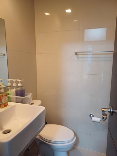 Others 4, Cozy Pad BGC, Taguig