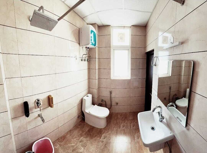 Bathroom 5, HOTEL REWALSAR HEIGHTS, Mandi
